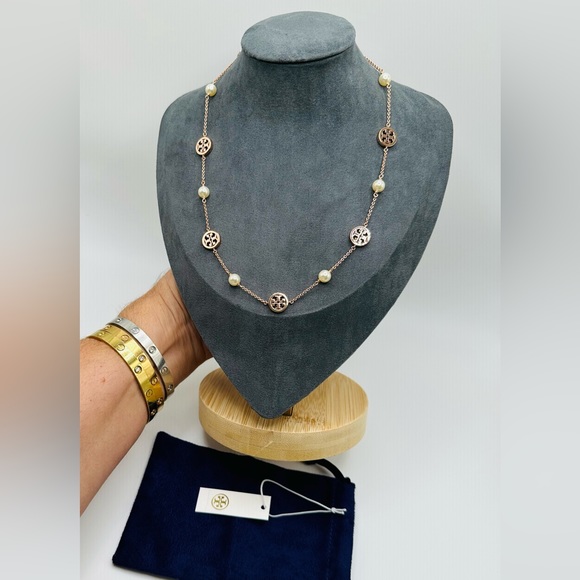 NWT Authentic Luxury Minimalist Tory Burch Crystal Pearl Logo Necklace - Picture 17 of 17